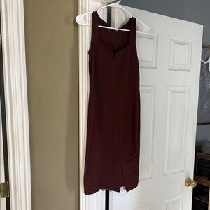 Chic Sleeveless Maroon Midi Dress